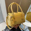 Totes 2024 Spring Korean DesignerBoston Bag mode All-Match Elegant Mini Handväskor Crossbody Väskor Solid Simple Bolsas