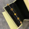 Designer Bracelets 2023 Van Clover Bracelet 18k Gold Love Bangle Pendant Sparkling Crystal Diamond Party Jewelry Nice Gift