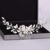 Tiara's Handgemaakte Parels Bruiloft Haaraccessoires Zilver Kleur Tiara Kammen Voor Vrouwen Goedkope Haarband Bruids Haar Sieraden Hoofddeksel Y240319