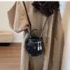 Goedkope Groothandel Beperkte Opruiming 50% Korting Handtas Deze populaire borduurgaren Niche Dign Bag Nieuwe dames veelzijdige ketting Crossbody draagbare emmer