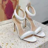 GIANVITO STILETTO -klackar av toppkvalitet Sandaler Sandaler Hälen för kvinnor Summer Luxury Designer Shoes 10.5cm Golden Calf Leather Foot Strap Heeled Bakre dragkedjor med låda med låda