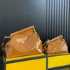 Клатч из натуральной кожи Вечерние сумки Сумочка Высококачественные дизайнерские сумки из лакированной кожи для женщин Сумка The Row Обложки для паспорта Кошелек Портмоне
