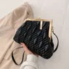 Il designer di marca di fabbrica vende borse da donna con uno sconto del 50% online Borsa Alien Primavera Nuovo Filo Lingge Spalla da donna Shell