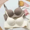 Soutien-gorge FemmePetits seins rassemblés Lingerie sans couture Solide T Soutien-gorge push-up sans fil une pièce épaissie confortable anti-affaissement invisible