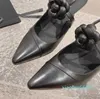 2024 Scarpe eleganti di design Fiori da festa Fibbia con cinturino alla caviglia da donna