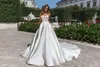 Abiti da sposa moderni in raso con linea A per spose con tasche Girocollo trasparente applicato in pizzo Plus Size Abiti da sposa semplici Sweep Train Backless Robes de Mariee YD