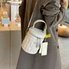 Sınır Çapraz Toptan Moda Marka Çanta Bu popüler Dig Naping Thread Çanta Yeni Kadın Zinciri Crossbody Süper Sıcak Kova