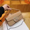 Butik design handväska grossist detaljhandel liten värd mode kvinnors väska 2024 väskor axel