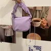 Totes små tygväskor för kvinnor 2024 modehandväskor fast färg sommar crossbody axelväska pu läder damkedja sling lila