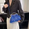 Le concepteur de marque d'usine vend 50% de réduction sur les sacs à main pour femmes en ligne Sac lumineux à pompon Nouvelle boucle à main à la mode Épaule de haute qualité et