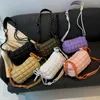 ショルダーバッグ女性バッグ高級デザイナーナイロントート大容量クロスボディカジュアルシンプルな女性通勤ハンドバッグ買い物客