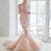 Luxury Pink Muslim Prom Dresses Feather Long Seces Spets Applique Trumpet Evening Gowns High Collar Sweep Train Mermaid Party Dress