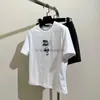 女性用TシャツデザイナーパッチレタースリムフィットTシャツファッショナブルマッシュルーム刺繍ショートスタイル女性丸い首短袖トップ