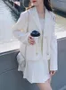 Arbeitskleider LANMREM 2 Stück Sets für Frauen Weiße Blazer Mantel mit Falten Miniröcke Weibliche Modekleidung 2024 Frühling 2DA4147