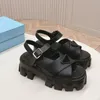 Tasarımcı Sandalet Kadın Tığ Platformu Slaytlar Yastıklı Nappa Deri İzleyiciler Monolit Roman Köpük Kauçuk Kaydıranlar Kadın Ayakkabı Lüks Yaz Toka Plajı Sandal