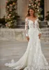 Sexig plusstorlek sjöjungfru bröllopsklänningar Bohemian öppen spetsblommor Applique Långärmar Soptåg Sheer V Neck Beach Bridal8623117