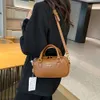 Pas cher en gros liquidation limitée 50% de réduction sac à main avancé sac de poche pour les femmes nouvelle mode d'hiver petit carré de banlieue loisirs bandoulière