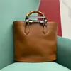 新しいホットセルファッションウーマンショッピングバッグ本物のレザーデザイナーブランドと竹のハンドルバッグとストラップレディーデイリーハンドバッグ