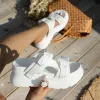 Sandalet 2023 Yeni Kadınlar Punk Kama Sandalet Topuklu Platform Motosiklet Serin Kayma Ayakkabılarda Açık Yaz Gündelik Çınlama Slaytları Terlikleri