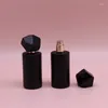 Bottiglie di stoccaggio 8 pezzi Flacone riutilizzabile di profumo Fiale atomizzatore rotondo nero da 50 ml Pompa a vite dorata Confezione cosmetica Spray profumato in vetro