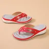 Pantoufles d'été à semelles compensées pour femmes, chaussures à boutons en métal, sandales de plage compensées, plateforme extérieure, tongs de loisirs