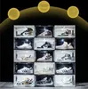 Держатели для хранения Стеллажи Прозрачная светящаяся коробка для обуви с голосовым управлением и светодиодной подсветкой Домашняя коробка для обуви Спортивная обувь Высокие ботинки Шкаф для хранения спортивной обуви Y240319