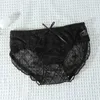 Kvinnors trosor Kvinnor Underkläder Ice Silk spetsar tunn andningsbar antibakteriell bomullsgren Mid midja Traceless Sexy Ladies Panties Triangle SHO 240319