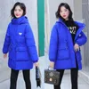 Trenchs de femmes hiver coréen édition cordon de serrage taille cravate mince vers le bas manteau de coton épaissi mi-longueur à capuche qualité porter
