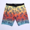 Shorts pour hommes Style de vacances Mode Ananas Imprimer Plage Laser Professionnel Surf Nager 4 Voies Stretch Planche À Séchage Rapide L14