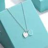 Collana con ciondolo a forma di cuore di marca Collana da donna in argento placcato oro 18k Collana di gioielli semplici retrò Stile di lusso Coppia da donna Regalo per la festa della mamma dhgate