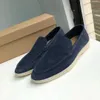 Loro pianos zapatos Encantos de verano Mocasines para caminar pianaly Zapatos casuales Hombres Mujeres Punta redonda Decoración mental Diseñador elegante Pisos de lujo Resbalón en suela hebilla comodidad Entrenadores