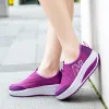 Skor Kvinnor Walking Shoes Ladies Slip On Fashion Fitness Tennis Trainers Breattable Shake Shoes Casual Mesh Platform Sneakers