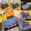 Hochwertige Designer-Tasche für Männer und Frauen, Umhängetasche, modische Tasche mit Klappe, Silberfurnier, Metall, Farbkontrast, Quaste, quadratisch, Klappe, Steppung, Rindsleder, Umhängetasche, Handtasche