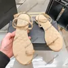 Damen-Tangas, Sandalen, Designer-Flip-Flops mit Kette, gesteppte Textur, Matelasse-Pantoletten, Sommer-Outdoor-Strandschuh, klassischer Freizeitschuh in Rosa, Pfirsich, Schwarz, Weiß