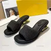 2024 nuove donne estive bellissimi sandali stilista eleganti scarpe con tacco basso casual comode pantofole da spiaggia morbide all'aperto