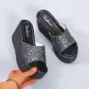 Buty plus rozmiar 43 10 cm platforma damskie 2024 Summer Nowe bling swobodne kapcie dla kobiet sandałów klinowych buty plażowe na zewnątrz