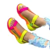 HBP Non-marque transfrontalière grande taille chaussures pour femmes 2024 stnm été nouvelles sandales plates de commerce extérieur sandales de dames de couleur arc-en-ciel