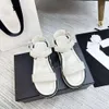 Alta qualidade de qualidade 2024 tendência de fragrância novo bordado elétrico diamante grade velcro uma linha cinto feminino sapato capa toe sandálias de sola grossa