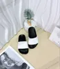 Diseñador Niños carta estampado zapatillas niños niñas antideslizante fondo suave sandalias casuales niños zapatillas de playa al aire libre EUR26-35 Z7213