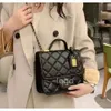 トップデザイナープレミアムカジュアルポータ​​ブルショルダーバッグXiaoxiangfeng Lingge Embroidered Thread Chain Bag New Style Womens汎用性の高い豪華なハンドヘルド1バッグ