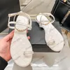 Kvinnor thongs sandaler designer flip flops med kedja slys quiltad textur hårdvara matelasse mules damer utomhus strandsko klassisk rosa persika svart casual sko