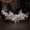 Tiaras Braut Hochzeit Blume Hochzeit Haarkamm Kristall Haarschmuck Perle Braut Seitenkamm Damen Kopfbedeckung Y240319