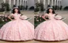 2022 Abiti Quinceanera rosa chiaro modesti con fiori 3D Applicazioni floreali con perline sulla spalla Abito dolce 16 Abito da ballo Puffy9273191