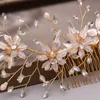 Tiaras Hair Hair Comb Gold Flower Crystal Tiara Wedding Hair Bejdia ręcznie robione włosy ślubne Grzebiki