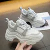 Casual Schuhe JIANBUDAN Turnschuhe Frauen Frühling Frauen Höhe Zunehmende Weiß Schwarz Herbst Chunky Atmungsaktive Freizeit