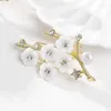 Brosches stil plommon blommor gren pärla för kvinnor eleganta klädtillbehör bröllop bankett lapel stift