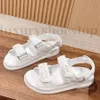 Mulheres chinelos designer marca sandália senhora festa slides apartamentos fivela de tornozelo sandálias de sola de borracha moda feminina sapato casual verão praia couro sandálias bordadas