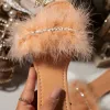 Laarzen comemore nieuwe vrouw slippers 2021 mode witte veer harige platte vrouwen schoenen dames zomer buitenglaasjes vrouwelijk plus size roze