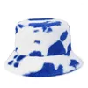 ベレー帽2024冬の暖かいフェイクファーふっくらした牛のプリントバケツ帽子屋外スキーハットソフトベルベットファーリーフィッシャーマンキャップガールファッションパナマ