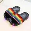 Slipper Summer Led Jelly Rainbow Flip Flop Sandals Bottom Soft Luge de dedão da boca de peixe Durável e Anti Slip Elastic